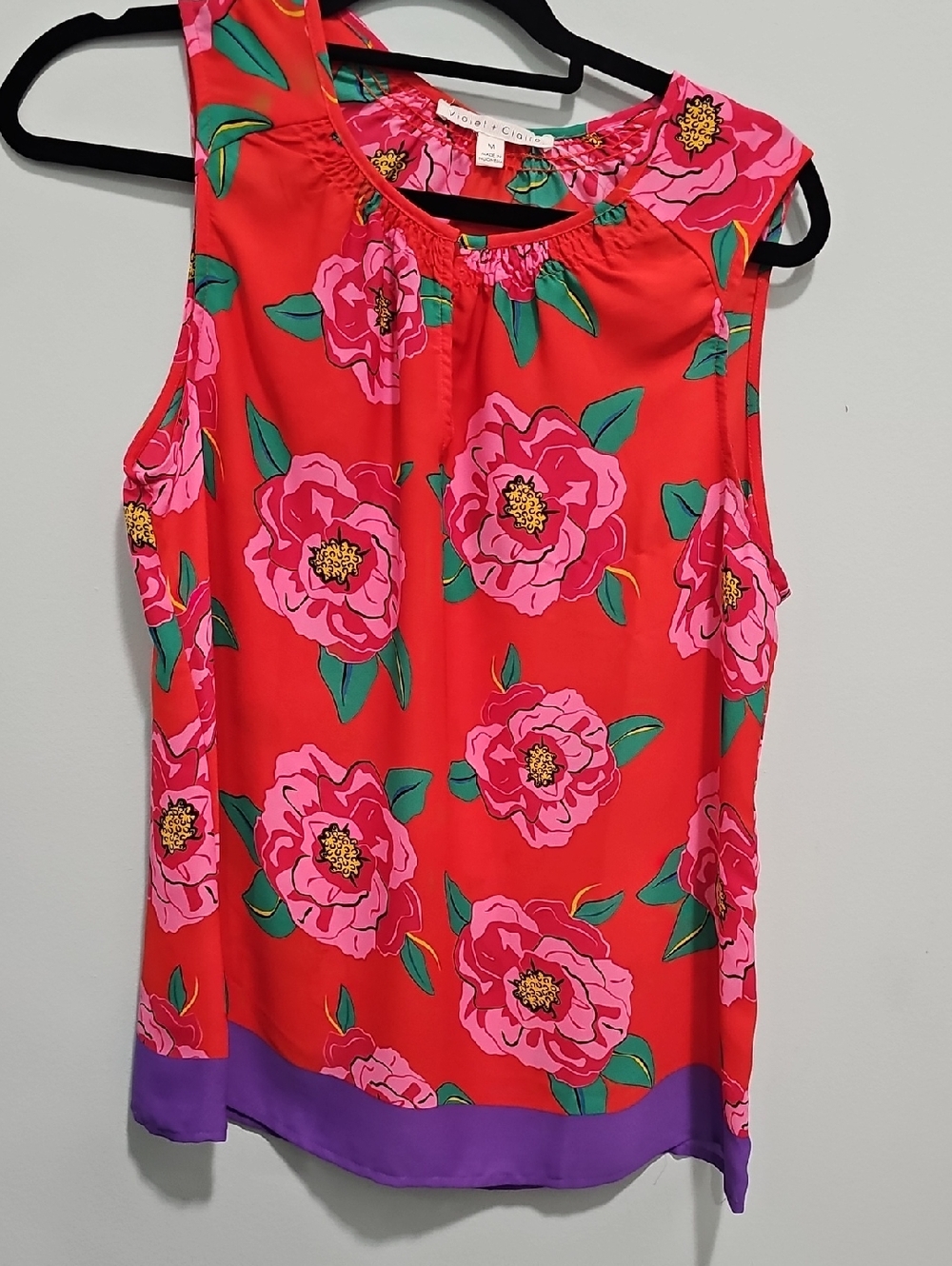 Women's Violet & Claire Red Floral Sleeveless Blouse Purple Hem Size Medium New